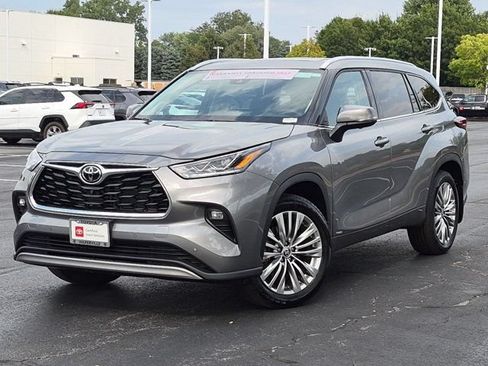Certified 2026 Toyota Highlander Platinum AWD/4WD image 2