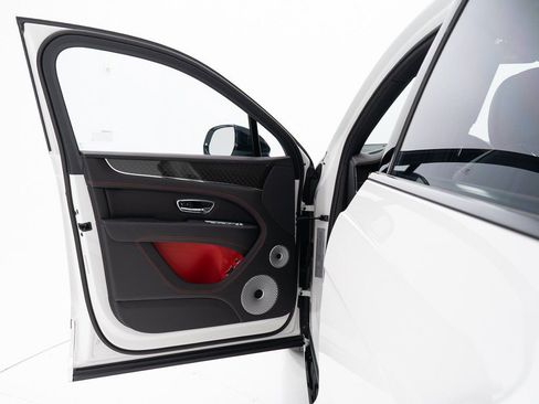 Certified 2025 Bentley Bentayga S Black Edition image 10