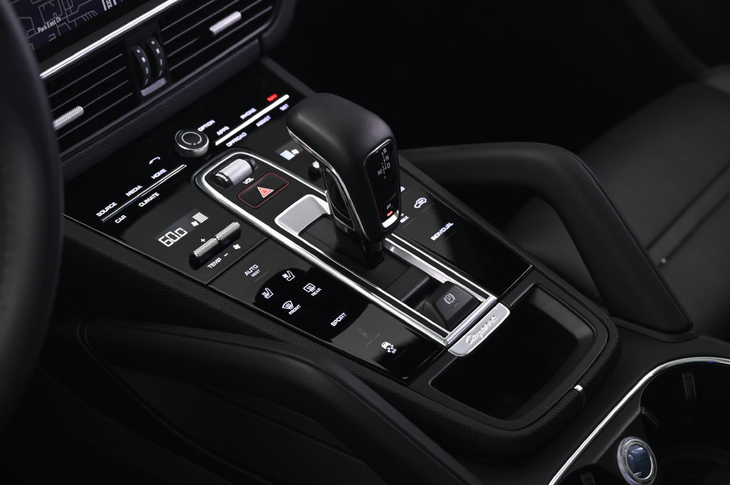 Used 2023 Porsche Cayenne Platinum Edition AWD/4WD image 34