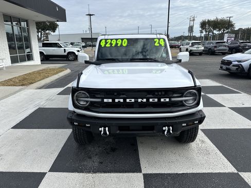 Used 2024 Ford Bronco Outer Banks image 2