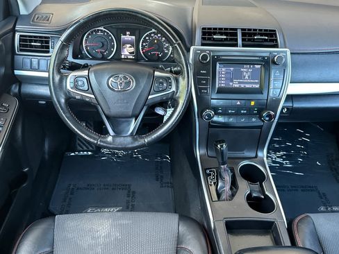Used 2016 Toyota Camry SE FWD image 15