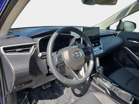 Used 2024 Toyota Corolla Cross XLE w/ Convenience Package AWD/4WD image 19