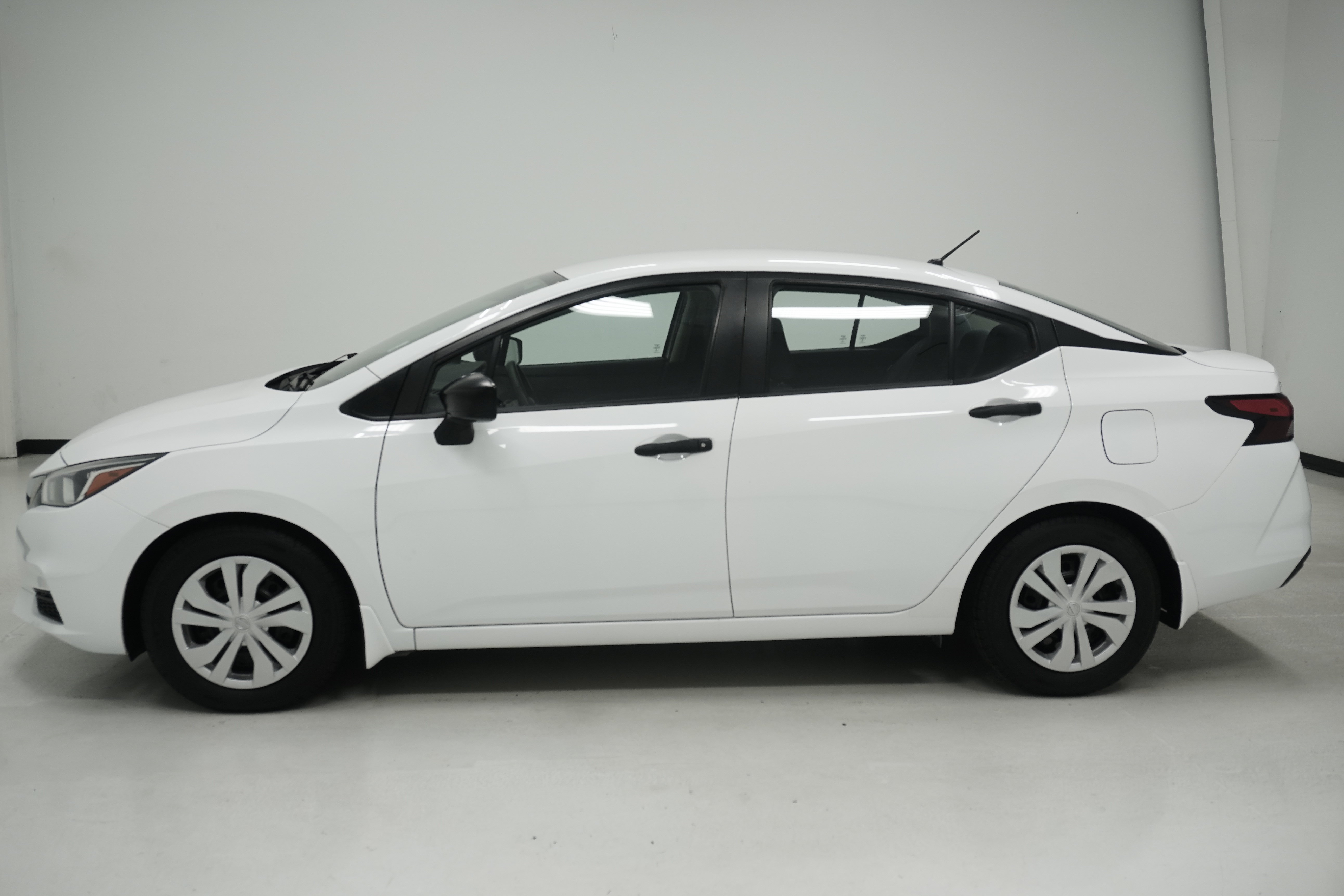 Used 2020 Nissan Versa S FWD image 7