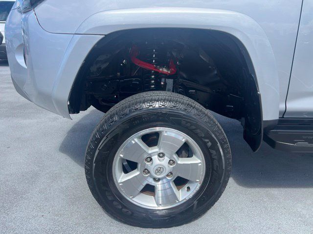 Used 2018 Toyota 4Runner SR5 Premium AWD/4WD image 4