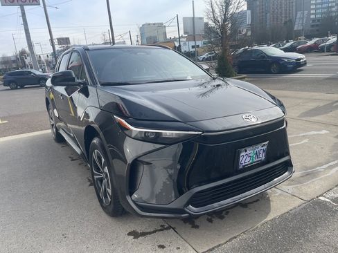 Used 2024 Toyota bZ4X XLE image 4
