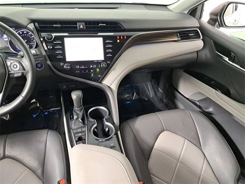 Used 2019 Toyota Camry XLE image 16