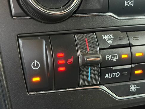 Used 2019 Ford Explorer XLT w/ Equipment Group 202A AWD/4WD image 26