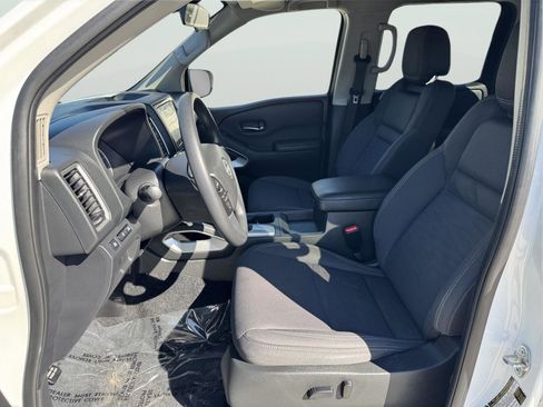 Used 2022 Nissan Frontier SV image 12