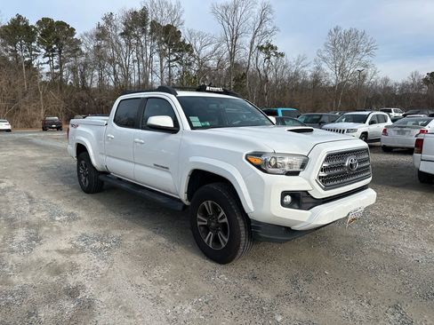 Used 2016 Toyota Tacoma TRD Sport image 7