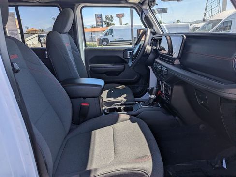 Used 2025 Jeep Wrangler Rubicon w/ Convenience Group image 32