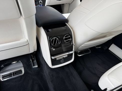Used 2022 Rolls-Royce Phantom Sedan RWD image 33