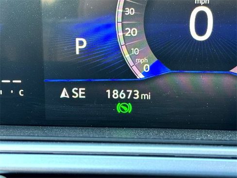 Certified 2025 Volkswagen Taos SE image 19