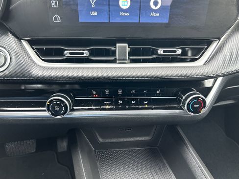 Used 2025 Chevrolet Equinox LT image 28