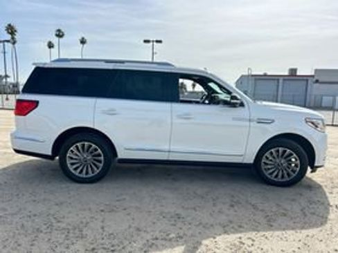 Used 2020 Lincoln Navigator 4WD image 1