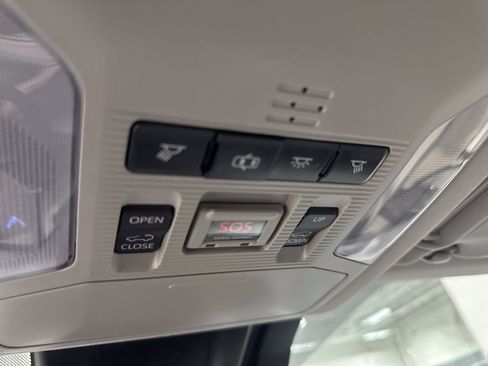 Used 2019 Toyota RAV4 Limited AWD/4WD image 32