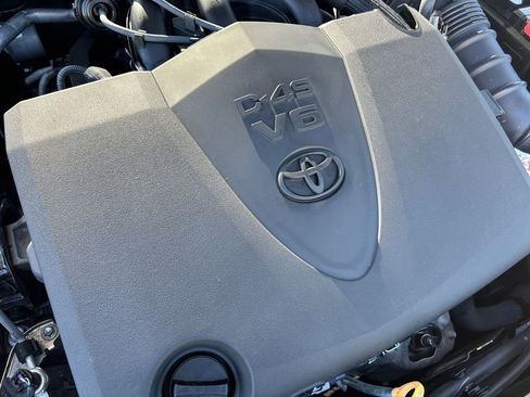 Used 2019 Toyota Avalon Limited image 30