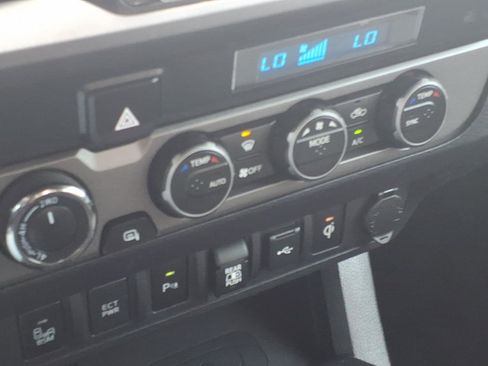 Certified 2021 Toyota Tacoma TRD Sport w/ Technology Package AWD/4WD image 17