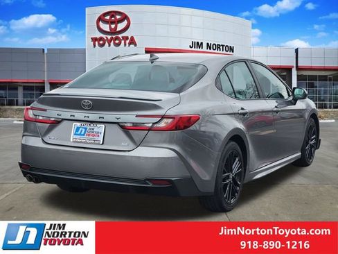 Used 2025 Toyota Camry SE image 6