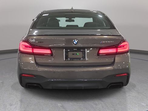 Used 2023 BMW M550i xDrive w/ Dynamic Handling Package image 7