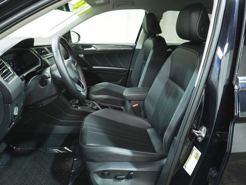 Used 2024 Volkswagen Tiguan SE AWD/4WD image 9