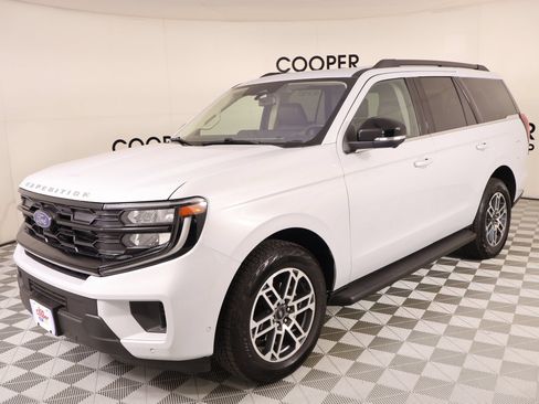 Used 2025 Ford Expedition Active AWD/4WD image 11