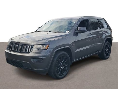 Used 2017 Jeep Grand Cherokee Altitude image 2