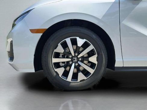 Certified 2026 Honda Odyssey EX-L image 5