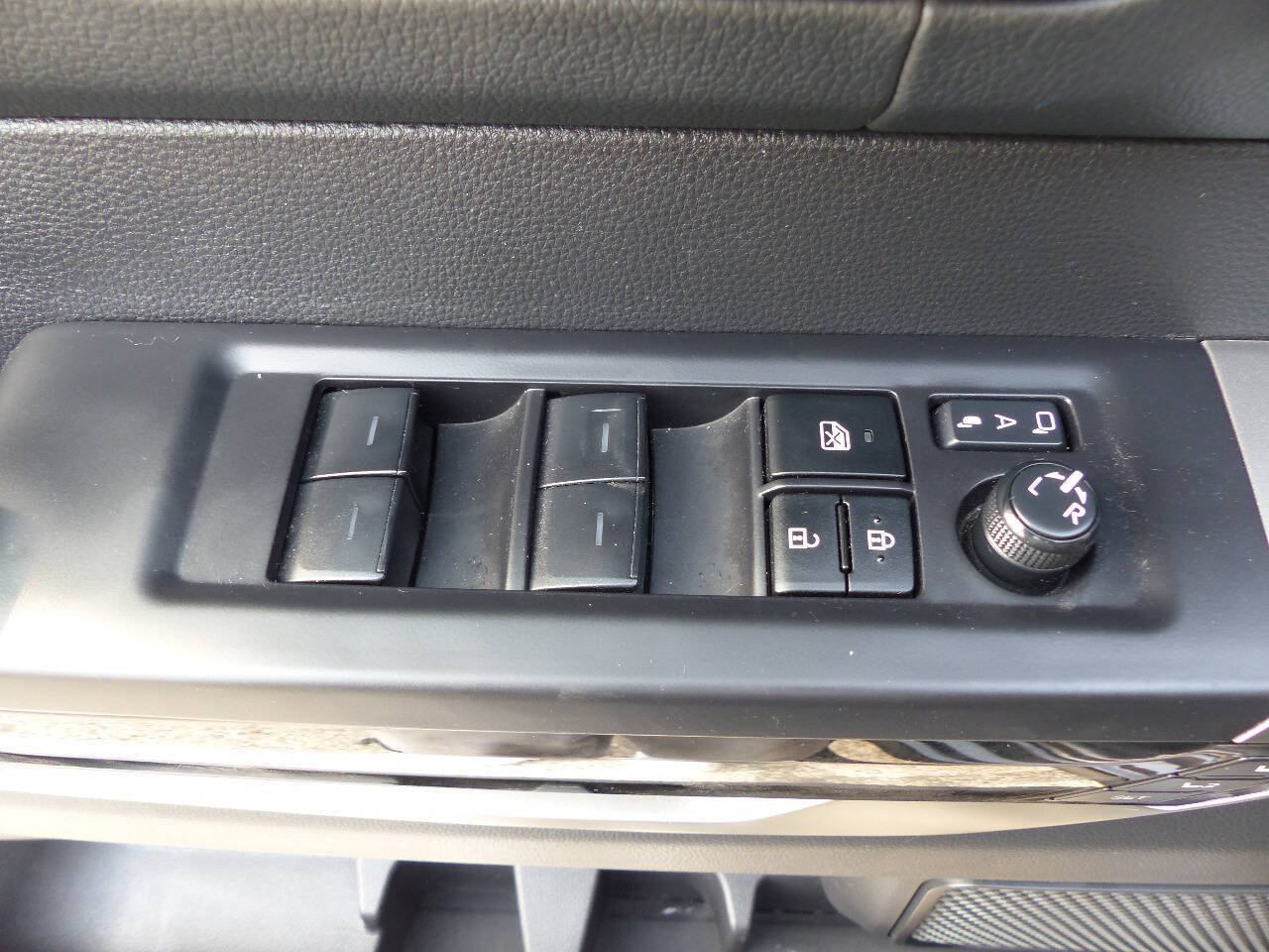 Used 2024 Toyota Tundra Limited w/ TRD Off-Road Package AWD/4WD image 31