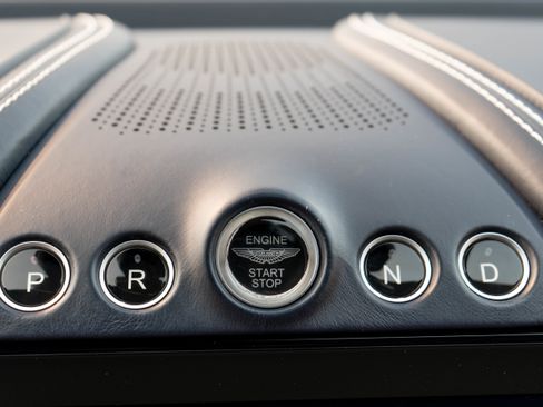 Used 2021 Aston Martin DBX image 18