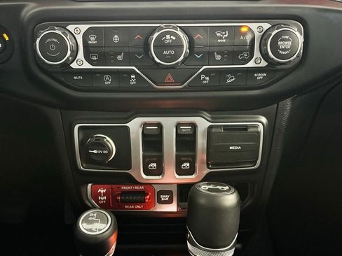 Used 2019 Jeep Wrangler Rubicon AWD/4WD image 16