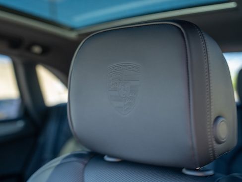 Certified 2026 Porsche Macan AWD/4WD image 13