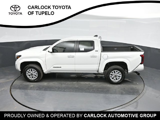 Used 2025 Toyota Tacoma SR5 AWD/4WD image 35