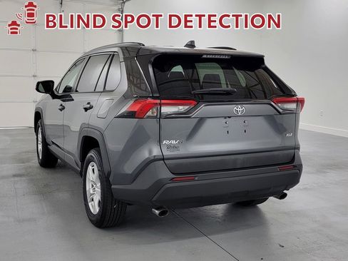 Used 2020 Toyota RAV4 XLE FWD image 6