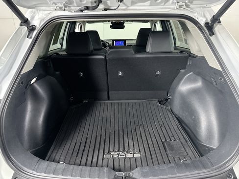 Used 2023 Toyota Corolla Cross XLE image 27