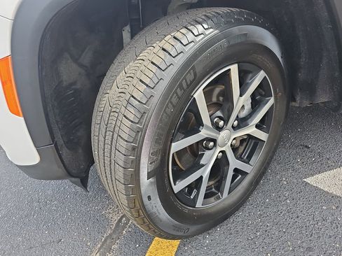 Certified 2023 Jeep Grand Cherokee Limited AWD/4WD image 33