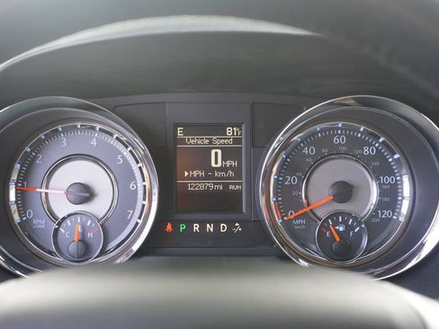 Used 2016 Chrysler Town & Country Touring-L FWD image 17