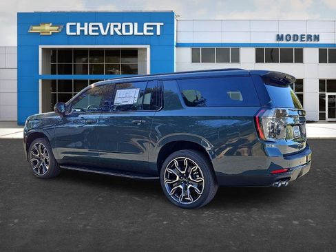 New 2026 Chevrolet Suburban RST w/ RST Capability Package AWD/4WD image 3