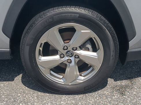 Used 2019 Toyota RAV4 Limited image 10