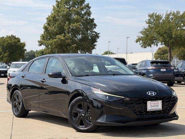 Used 2021 Hyundai Elantra SEL FWD image 2