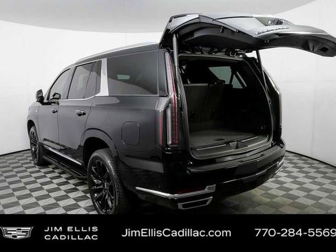 Used 2025 Cadillac Escalade Luxury image 35