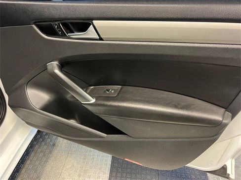 Used 2022 Volkswagen Passat 2.0T SE image 11