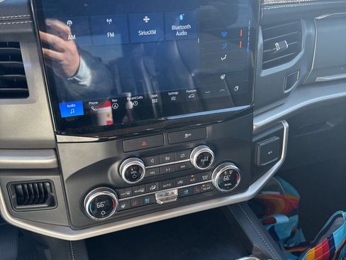 Used 2022 Ford Expedition Max XLT image 2