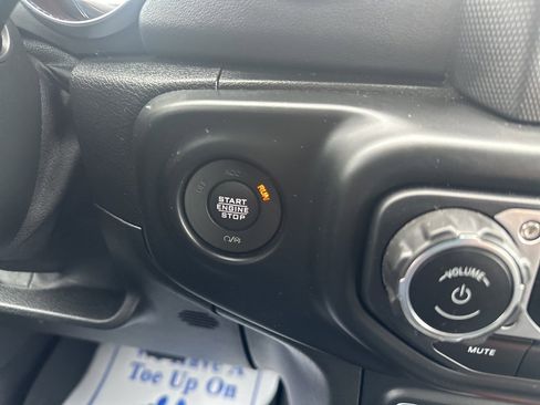 Used 2020 Jeep Gladiator Overland w/ Popular Equipment Package image 16