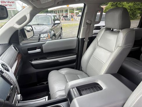 Used 2015 Toyota Tundra Limited w/ Limited Premium Package AWD/4WD image 8