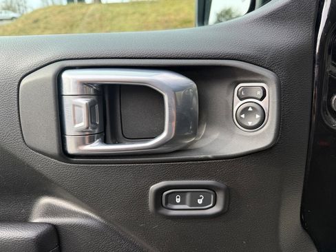 Used 2021 Jeep Wrangler Sport S image 12