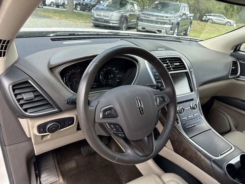 Used 2016 Lincoln MKX Reserve w/ Technology Package image 34