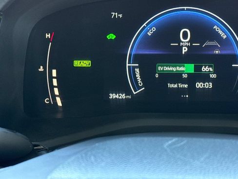 Used 2025 Toyota Camry LE FWD image 36