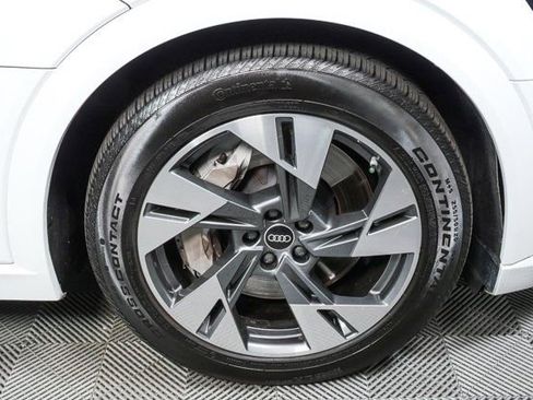 Certified 2022 Audi e-tron Premium image 39