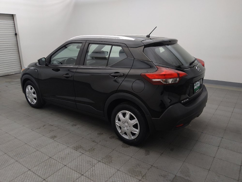 Used 2019 Nissan Kicks S FWD image 3