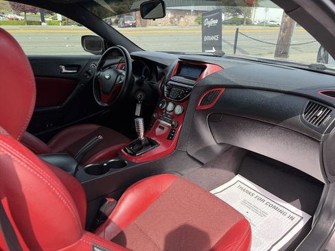Used 2013 Hyundai Genesis 2.0T RWD image 17